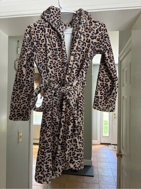 Leopard Print Plush Hooded Robe - Taupe & Black